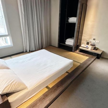 Kiwi Express Hotel-Taichung Station II Екстер'єр фото