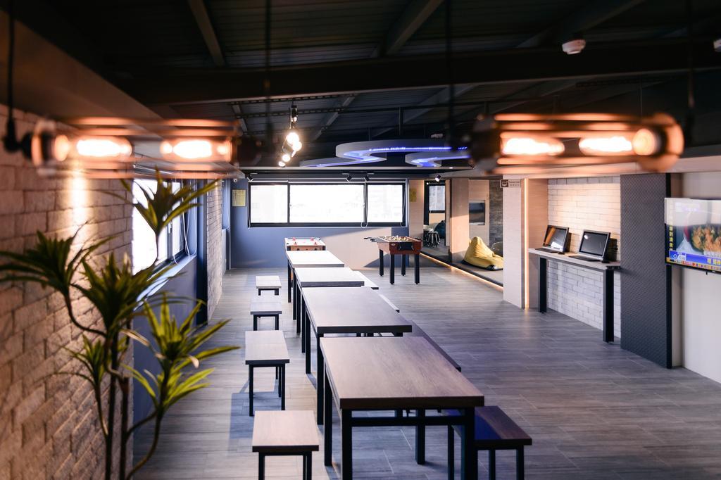 Kiwi Express Hotel-Taichung Station II Екстер'єр фото