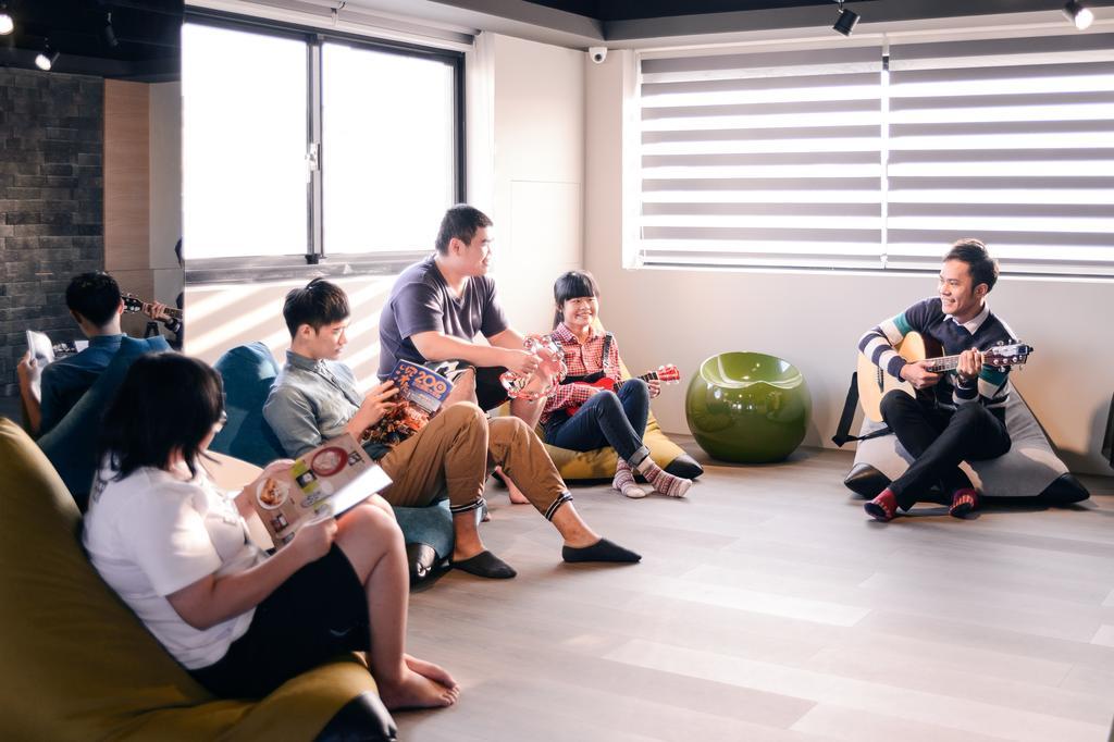Kiwi Express Hotel-Taichung Station II Екстер'єр фото