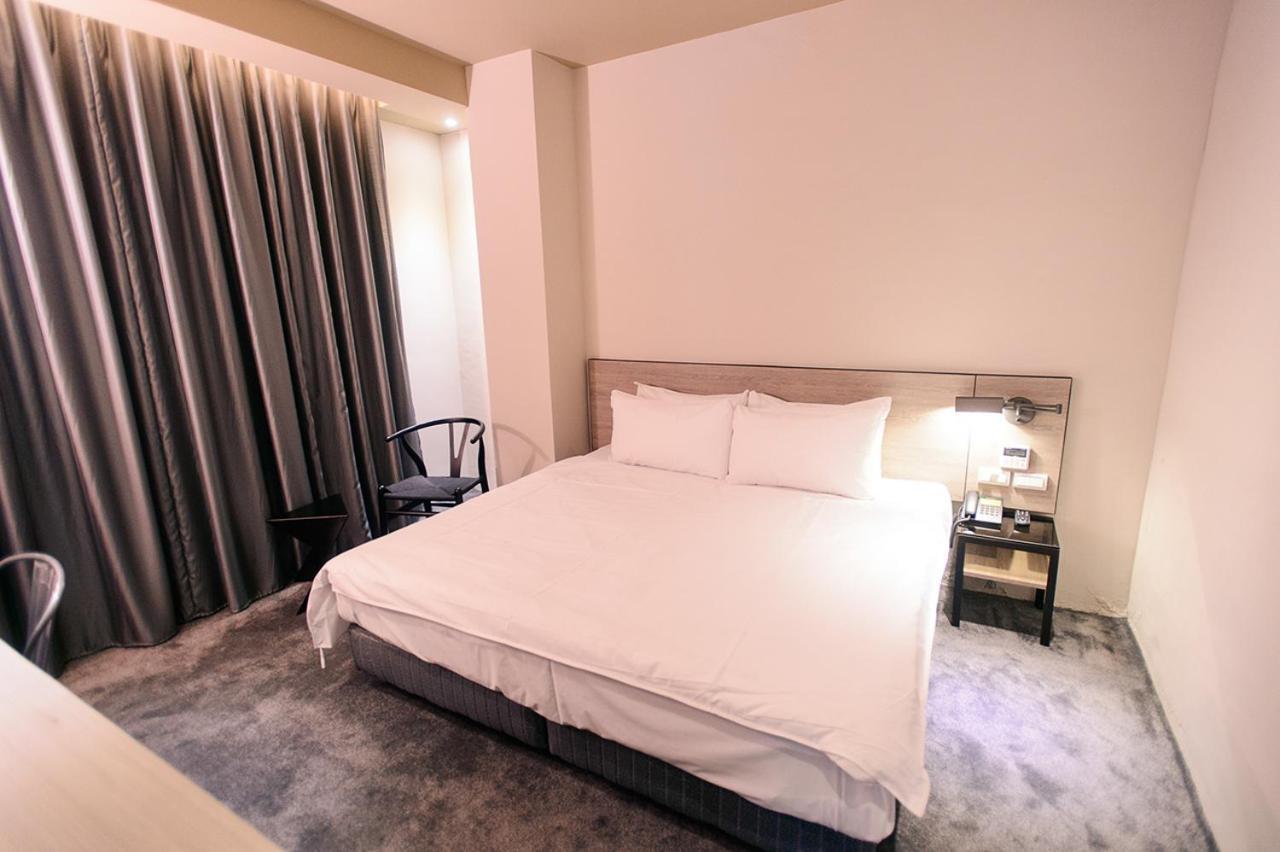 Kiwi Express Hotel-Taichung Station II Екстер'єр фото