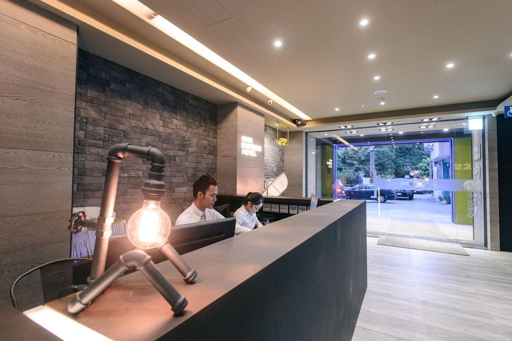 Kiwi Express Hotel-Taichung Station II Екстер'єр фото