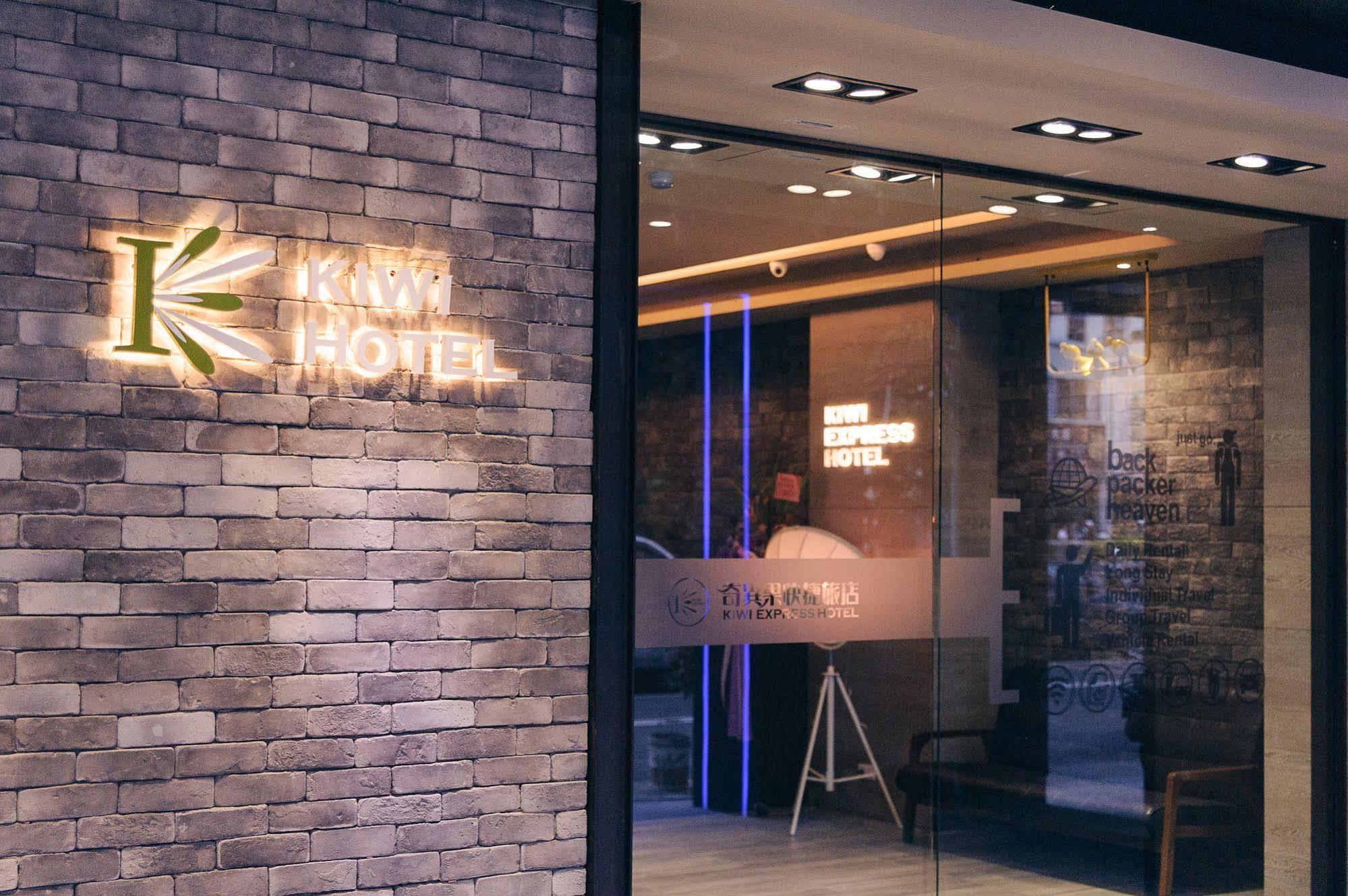 Kiwi Express Hotel-Taichung Station II Екстер'єр фото