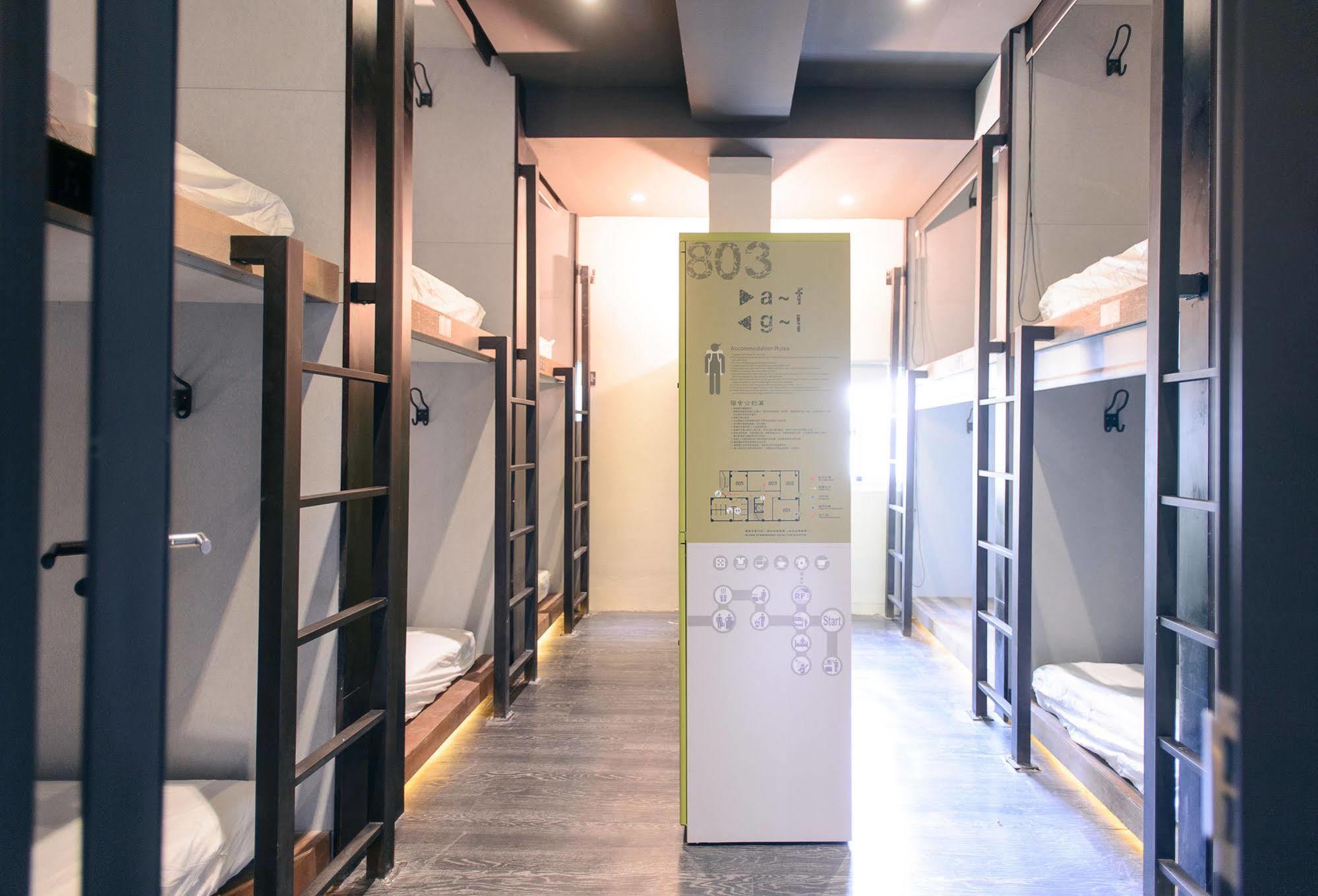 Kiwi Express Hotel-Taichung Station II Екстер'єр фото