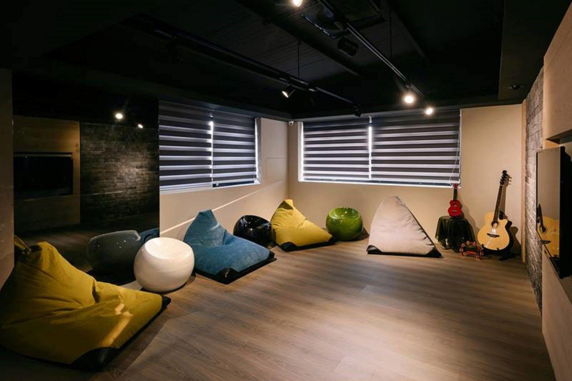 Kiwi Express Hotel-Taichung Station II Екстер'єр фото