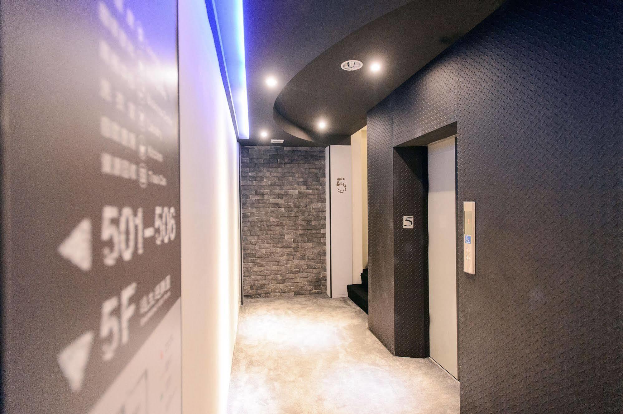 Kiwi Express Hotel-Taichung Station II Екстер'єр фото