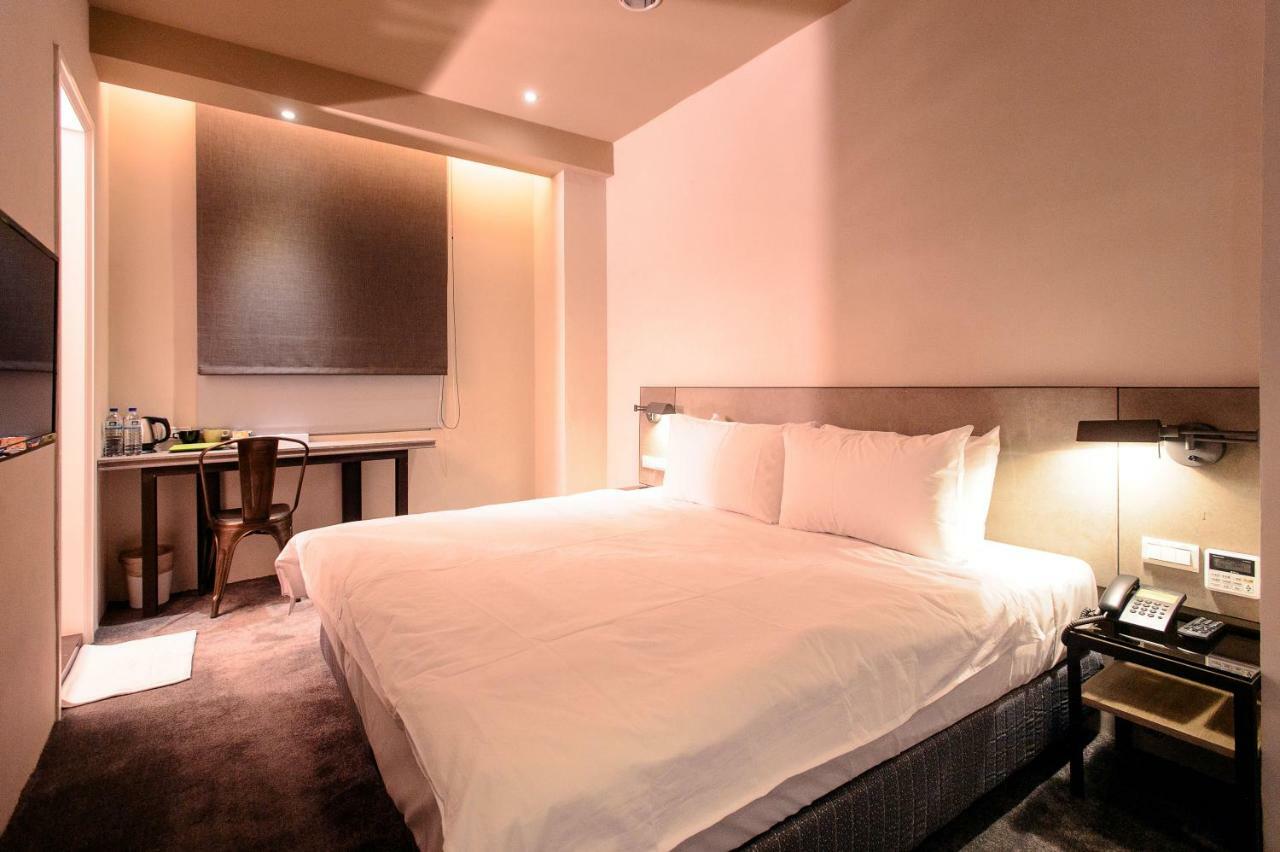 Kiwi Express Hotel-Taichung Station II Екстер'єр фото